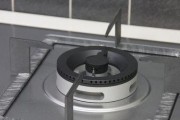 拆卸燃气灶支架的简便方法（让你轻松拆卸燃气灶支架的技巧）
