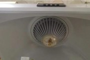 如何正确打开清洗油烟机排烟罩（教你一步步清洗油烟机排烟罩）