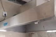 小饭店油烟机烟罩的清洗方法（解决小饭店油烟机烟罩清洗难题的实用技巧）