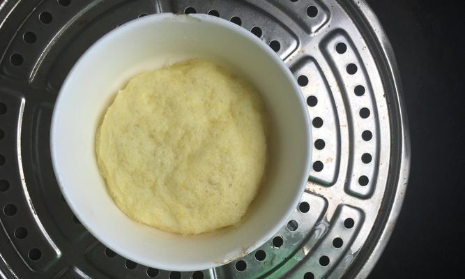 电饭煲蛋糕的制作方法（不使用碱也能轻松做出美味蛋糕）