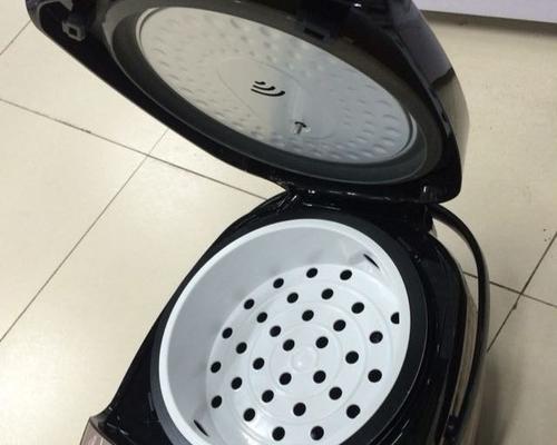 电饭煲内盖拿不下，怎么办（解决电饭煲内盖无法取下的简单方法）