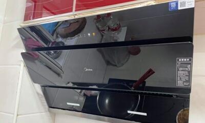 不用拆卸的方法清洗油烟机，让厨房重新焕然一新（轻松清洁油烟机）