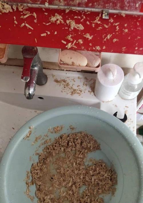 怎样解决热水器出来的水有臭味问题（去除热水器水中的难闻气味）