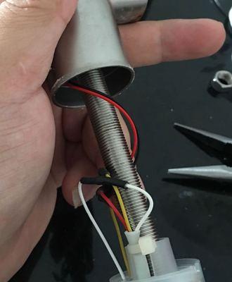 解决净水器龙头上的洞的方法（保障家庭饮水安全）