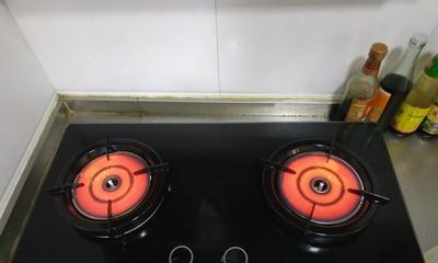 燃气灶燃气出口进水的处理方法（解决燃气灶进水问题的有效措施）