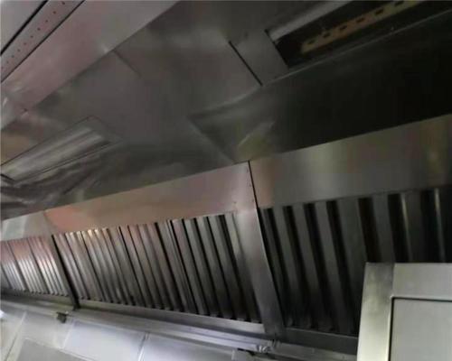 小饭店油烟机烟罩的清洗方法（解决小饭店油烟机烟罩清洗难题的实用技巧）