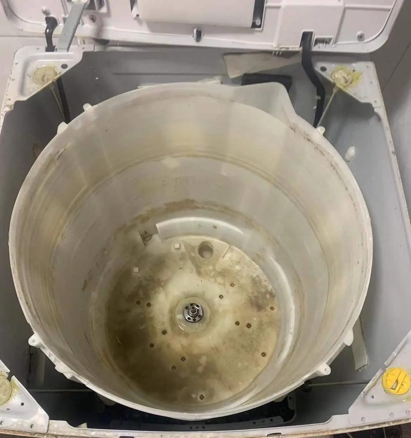 空调清洗油烟机的必备技巧（一步步教你如何清洗油烟机）