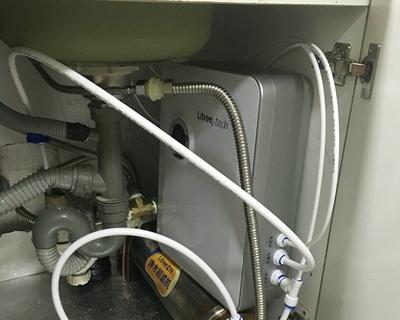 解决净水器水往外流的问题（有效应对净水器漏水情况）