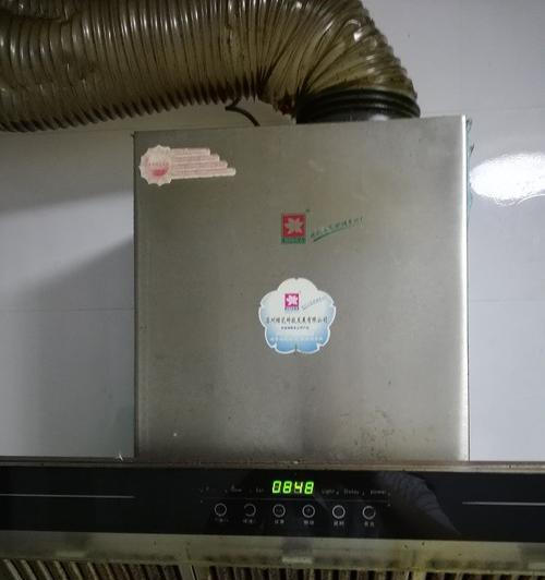 油烟机冒油的原因及解决方法（为您揭示油烟机冒油的问题以及有效应对措施）