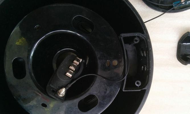 破壁机投料盖错位了怎么办（解决破壁机投料盖错位问题的方法及步骤）