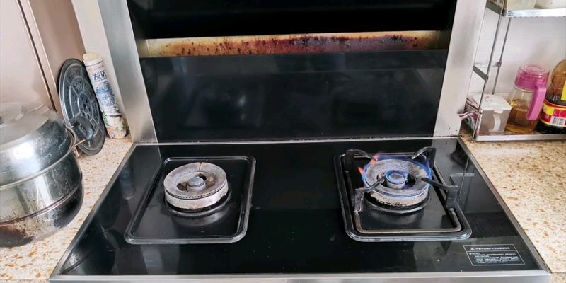 如何有效处理集成灶灶头油污（解决灶头油污问题的实用方法及技巧）