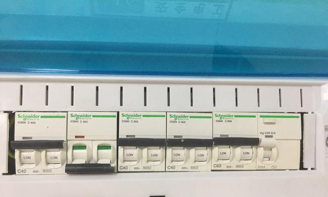 如何解决油烟机漏电跳闸问题（有效应对家庭油烟机漏电跳闸的方法和技巧）