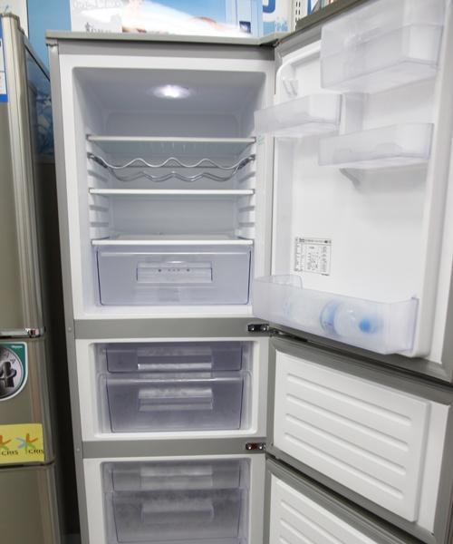 冰箱冰冻区异味的处理方法（清除冰箱异味）