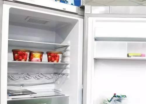 如何应对冰箱上方的水问题（有效解决冰箱上方水滴问题的方法）