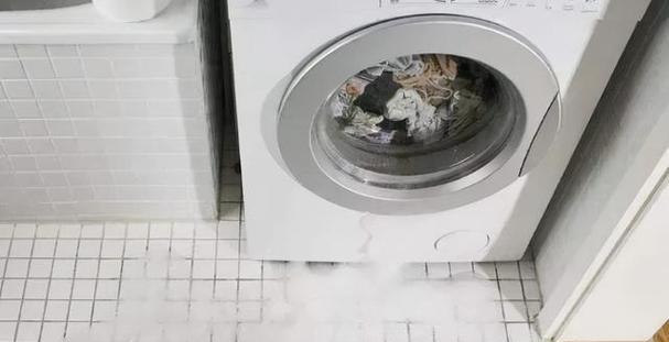 洗衣机自动流出水怎么回事？如何快速解决？