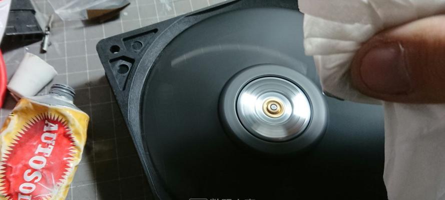 电脑机箱出现滚珠声的原因？如何消除这种声音？