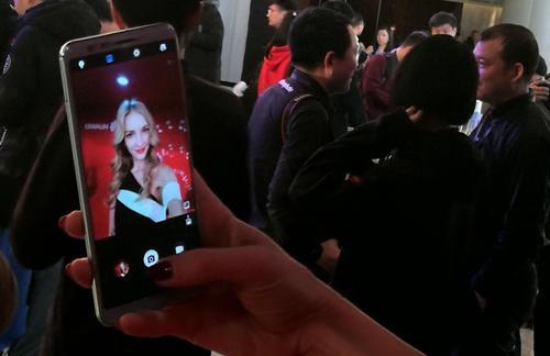特摄艺术镜头如何用手机拍照？需要什么技巧？