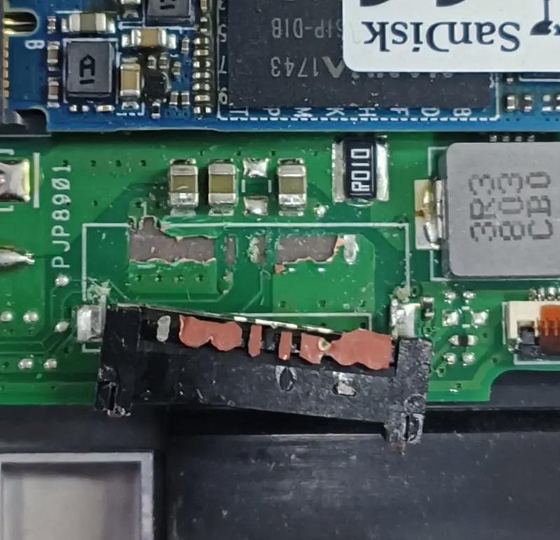 华硕f555l电池更换方法是什么？需要专业工具吗？