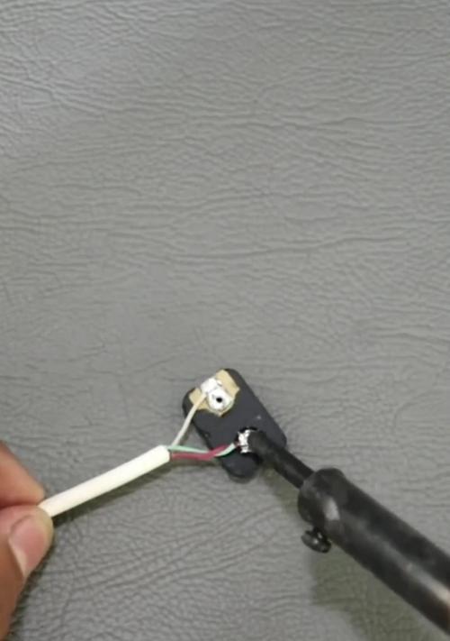 没有手机充电器如何应急充电？