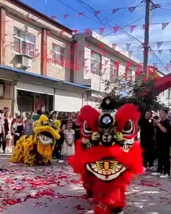 吉祥庆典摄像头如何通过手机进行操作？