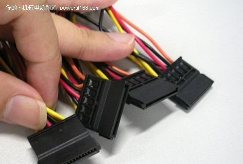 硬盘盒电源适配器4针接口如何正确连接？接线时应注意什么？