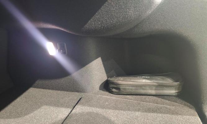 极狐s5后备箱低音炮怎么没声音？故障排查和解决方法是什么？