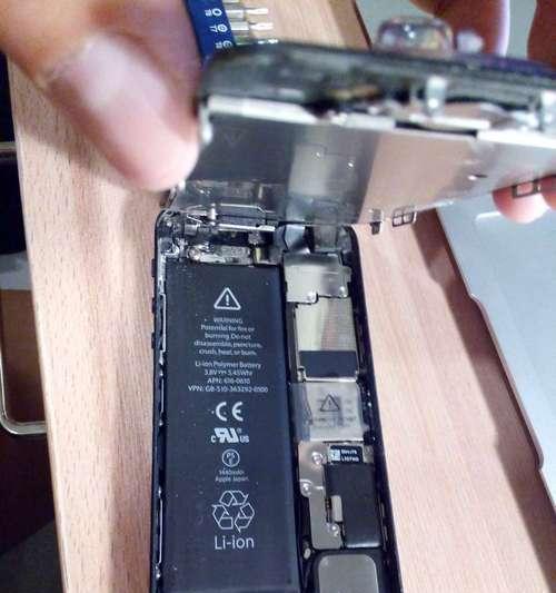 老人如何更换手机电池的视频教程？