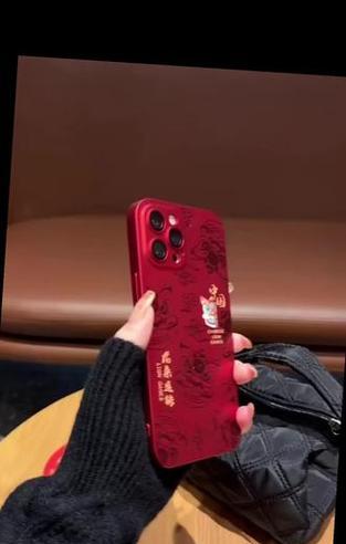苹果黑红色龙年手机壳特点是什么？