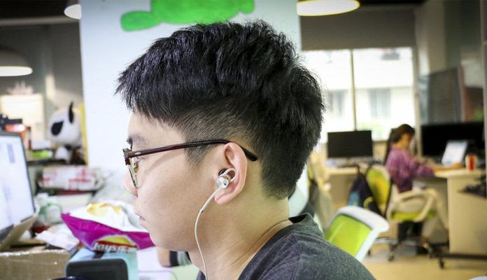 华为耳机套大号的正确佩戴方法是什么？