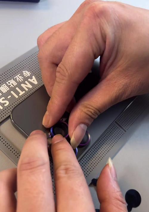 背包手机壳盖子拆卸方法？
