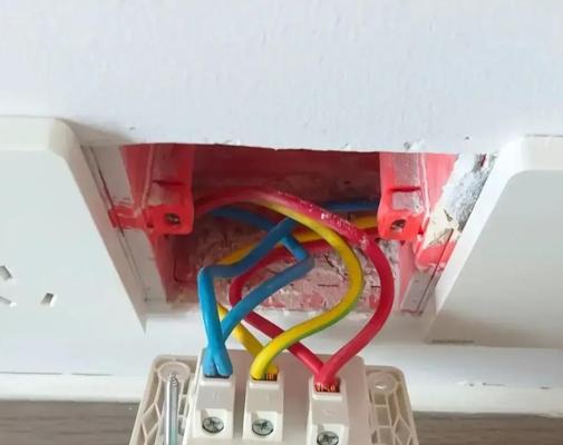 充电器插座线路接法是什么？操作时应注意什么？