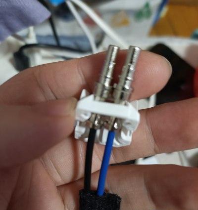 手机摄像头铁皮的拆卸方法是什么？