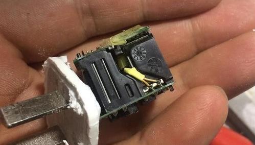 卡侬线充电器拆解方法是什么？拆开时需注意什么？