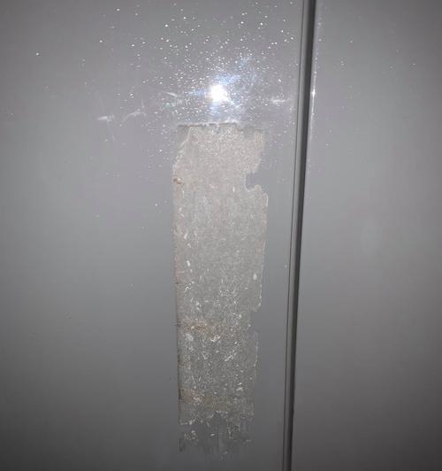 手机摄像头玻璃上的贴胶怎么去除？去除过程中会损坏摄像头吗？